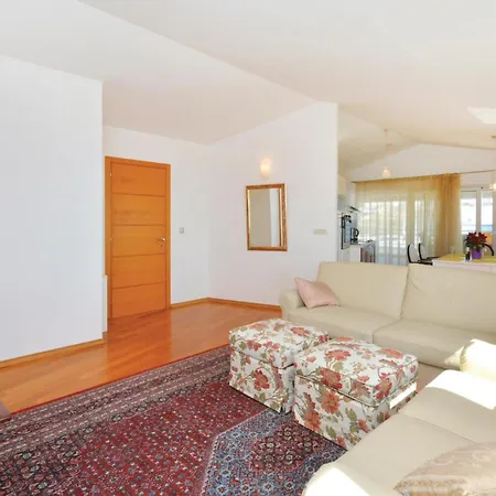 Lovely In With House Sea View شقة سبليت