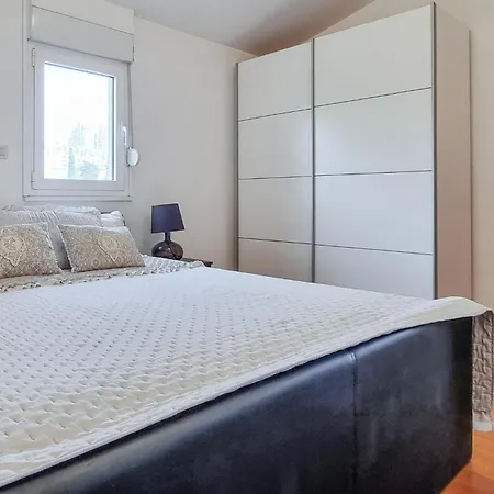 Lovely In With House Sea View شقة سبليت